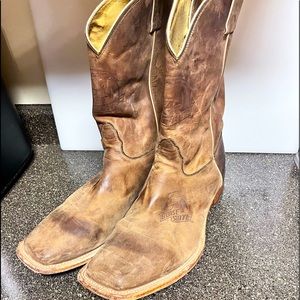 Boise State square toe cowboy boots mens size 14.Hand made here in Boise Idaho.
